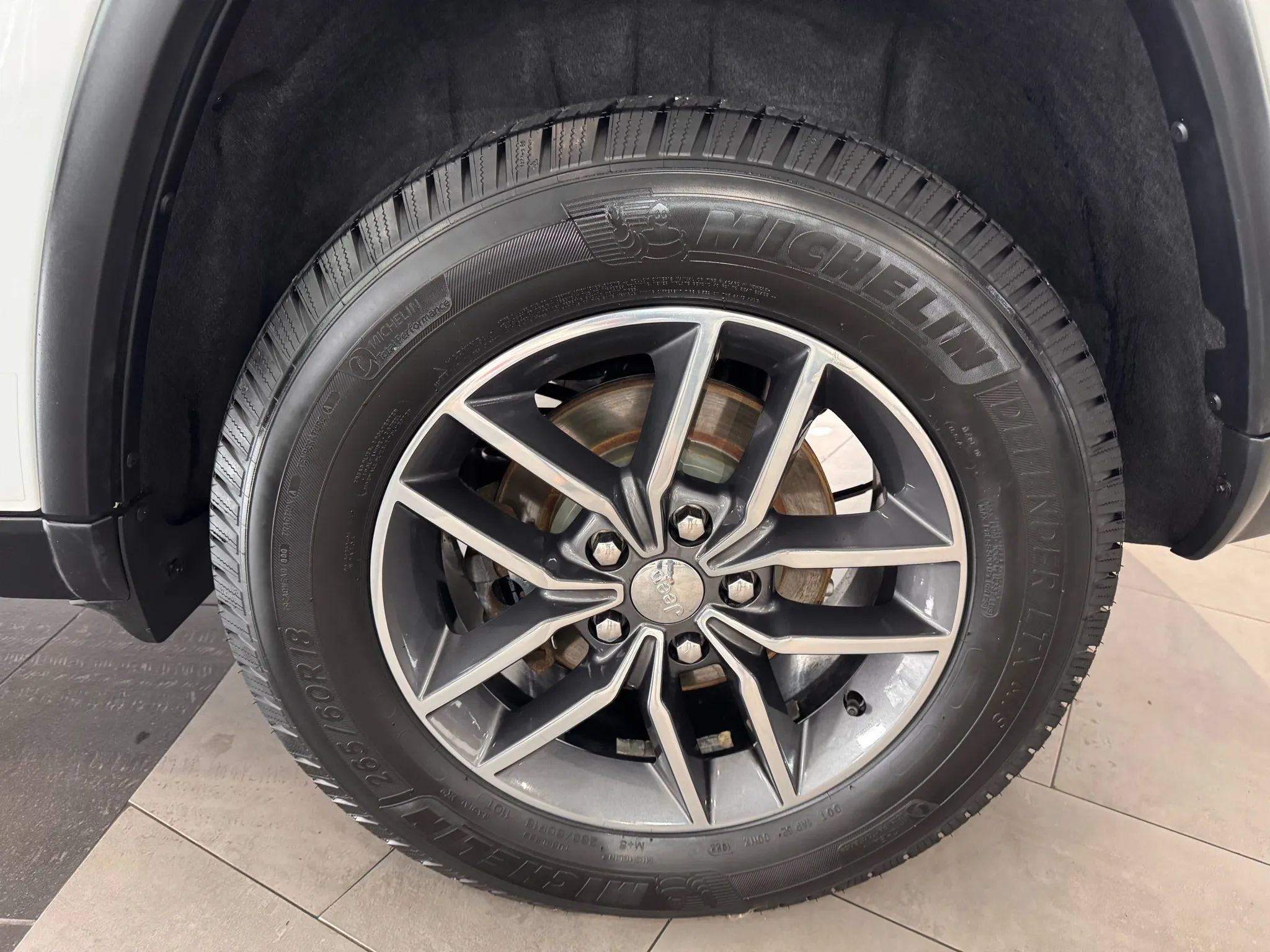 Used 2018 Jeep Grand Cherokee Limited AWD/4WD image 38