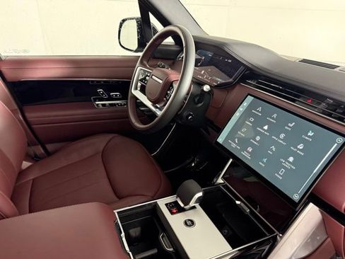 New 2025 Land Rover Range Rover SE image 38