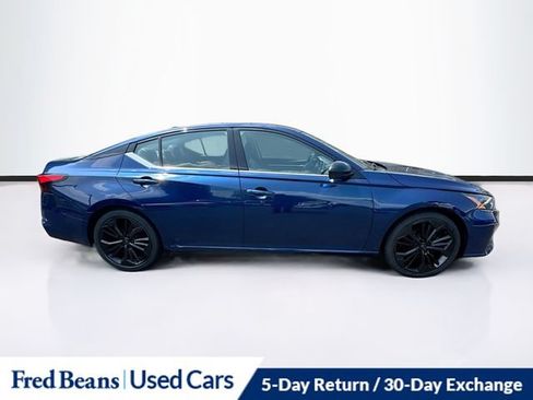 Used 2023 Nissan Altima 2.5 SR FWD image 11