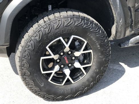 Used 2024 GMC Canyon AT4X image 2