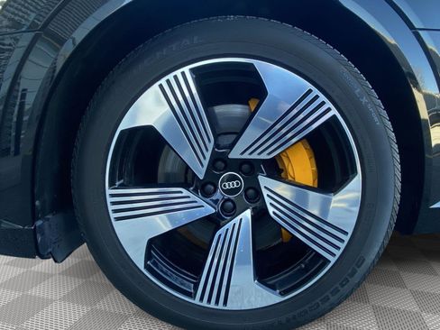 Used 2022 Audi e-tron Premium Plus w/ Premium Plus Package image 9