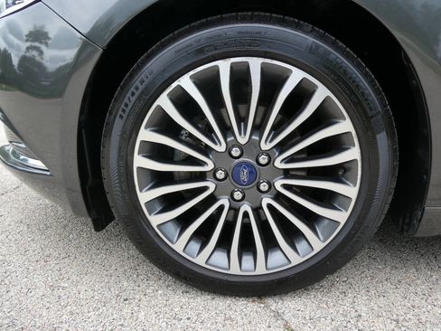 Used 2018 Ford Fusion SE w/ Fusion SE Technology Package FWD image 32