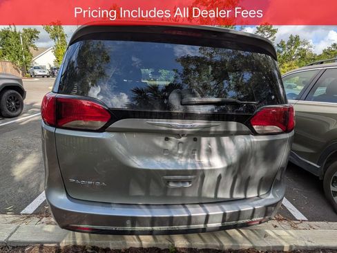 Used 2019 Chrysler Pacifica Touring-L FWD image 5
