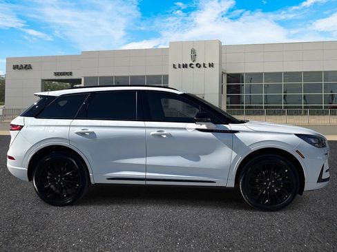 New 2026 Lincoln Corsair Premiere image 2
