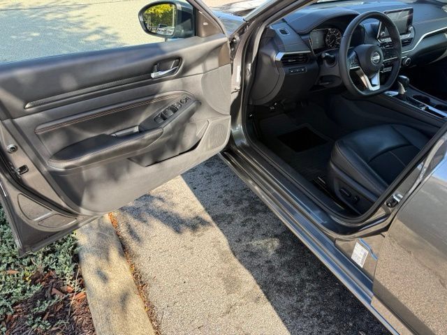 Used 2022 Nissan Altima 2.5 SR FWD image 15