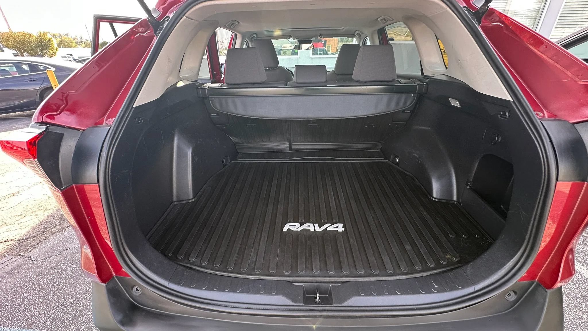 Used 2019 Toyota RAV4 XLE w/ All Weather Liner Package AWD/4WD image 9