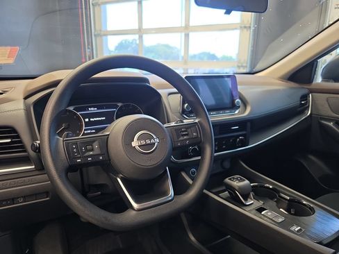 Used 2023 Nissan Rogue S FWD image 19