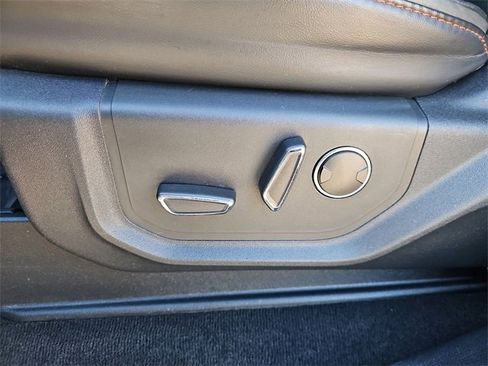 Used 2022 Ford F350 Platinum w/ FX4 Off-Road Package image 21