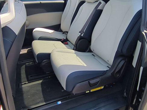 New 2026 Kia Carnival SX image 38