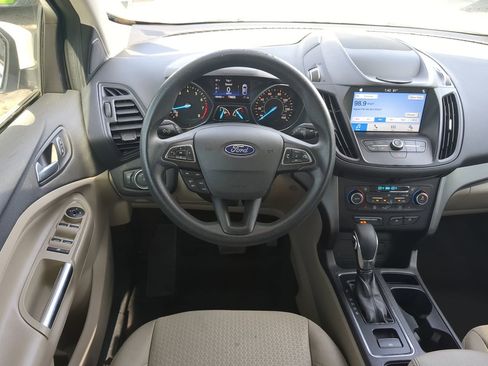 Used 2019 Ford Escape SE image 16