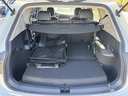 Certified 2021 Volkswagen Tiguan SE w/ Panoramic Sunroof Package image 39