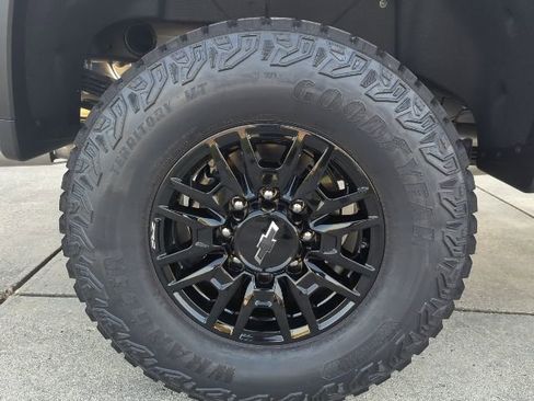 Used 2026 Chevrolet Silverado 2500 ZR2 w/ LPO, Dark Essentials Package AWD/4WD image 9