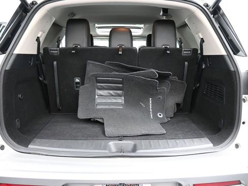 Used 2024 Nissan Pathfinder SL w/ SL Premium Package FWD image 21