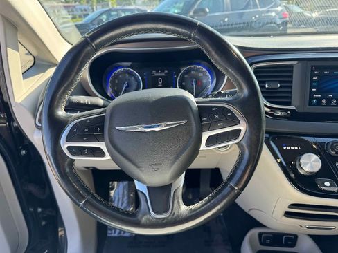 Used 2020 Chrysler Voyager Lxi w/ Cold Weather Group image 14