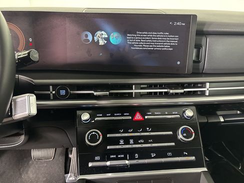 Used 2025 Hyundai Santa Fe SE image 16