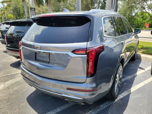 Used 2021 Cadillac XT6 Premium Luxury FWD image 3