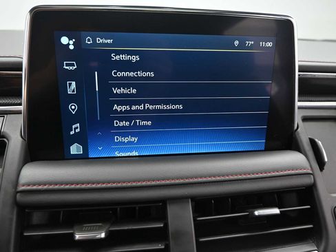 Used 2022 Chevrolet Suburban RST w/ Luxury Package AWD/4WD image 18