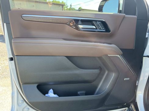 Used 2025 Chevrolet Tahoe High Country RWD image 30