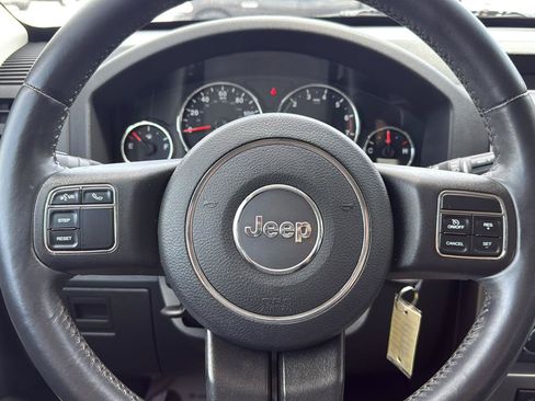 Used 2012 Jeep Liberty Sport RWD image 31