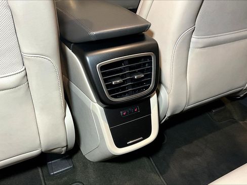 Used 2019 Lincoln Nautilus Reserve FWD image 11