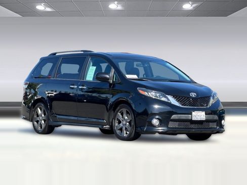 Used 2017 Toyota Sienna SE FWD image 7
