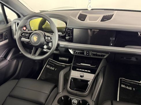 New 2026 Porsche Cayenne image 22