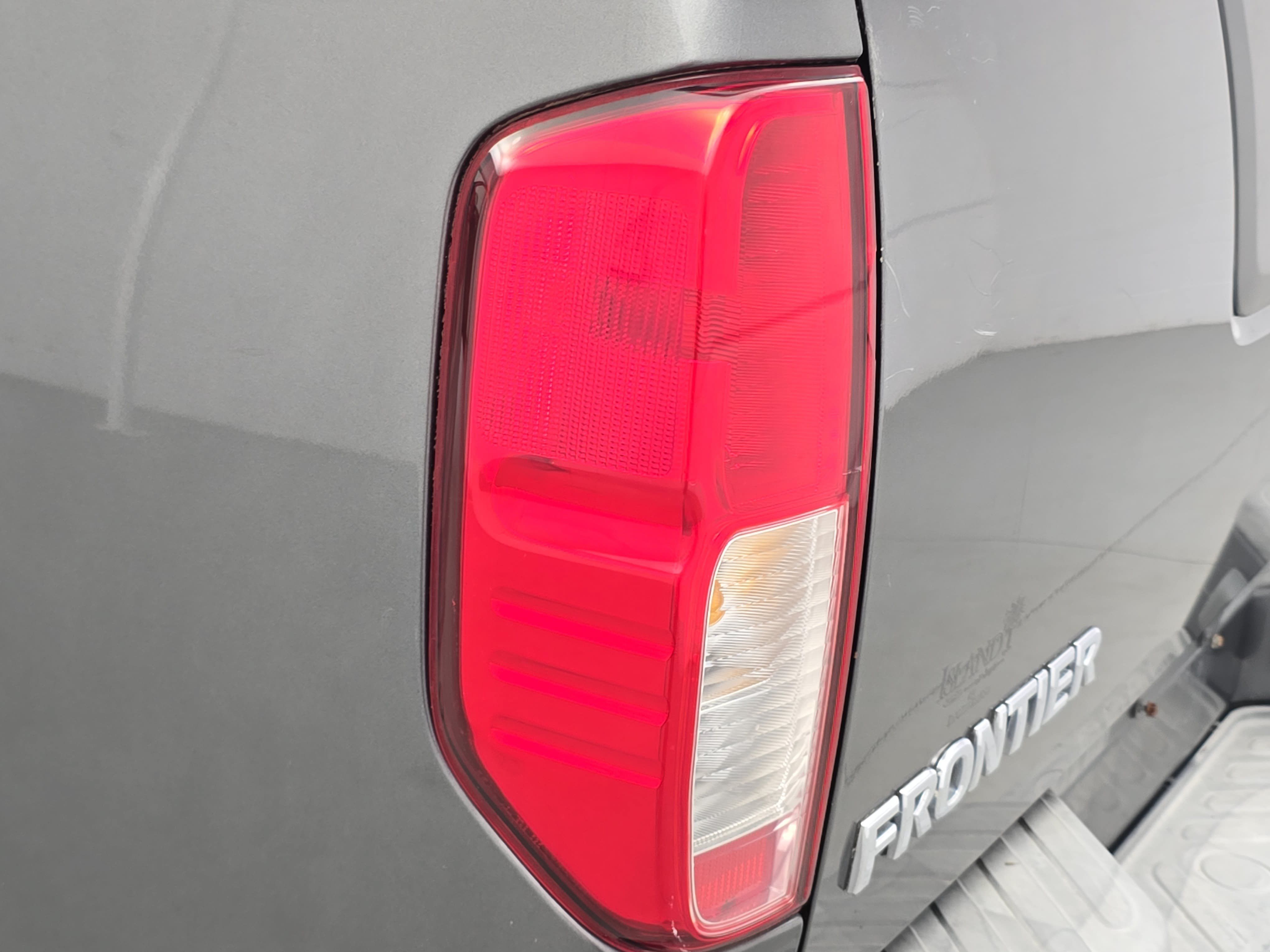 Used 2005 Nissan Frontier LE w/ (X01) Leather Pkg RWD image 31