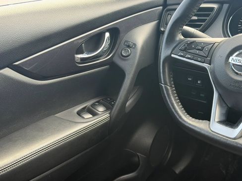 Used 2018 Nissan Rogue SV FWD image 30