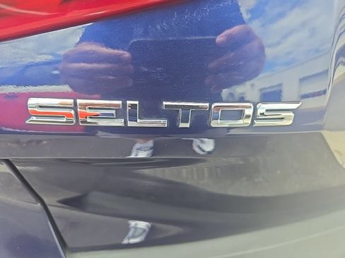 Used 2021 Kia Seltos EX AWD/4WD image 41