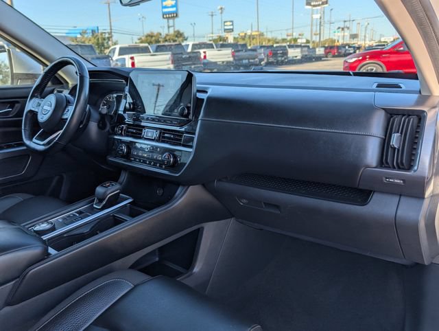 Used 2023 Nissan Pathfinder SL AWD/4WD image 24