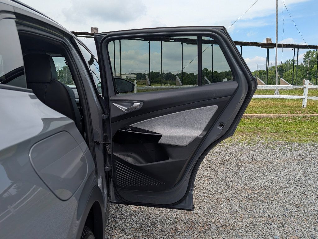 Used 2023 Volkswagen ID.4 Pro AWD/4WD image 12