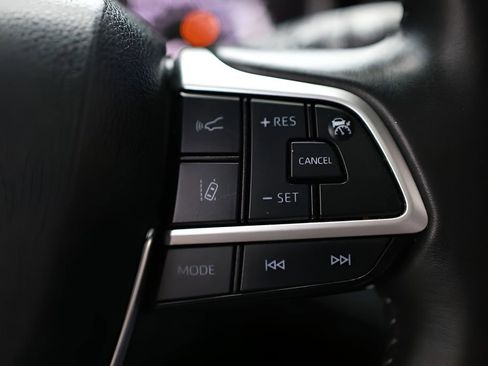 Used 2024 Toyota Highlander XSE FWD image 45