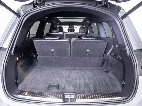 Used 2025 Mercedes-Benz GLS 580 4MATIC image 9