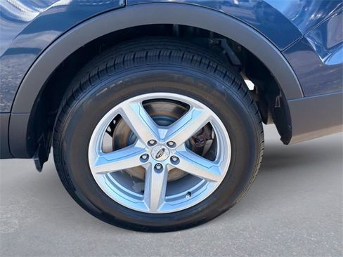 Used 2017 Ford Explorer XLT image 10