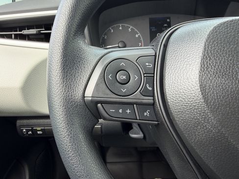 Used 2025 Toyota Corolla LE image 26