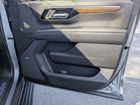 New 2026 Chevrolet Suburban High Country image 40