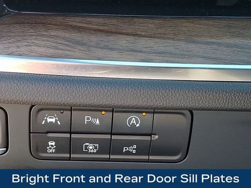 Used 2025 Chevrolet Tahoe High Country AWD/4WD image 17
