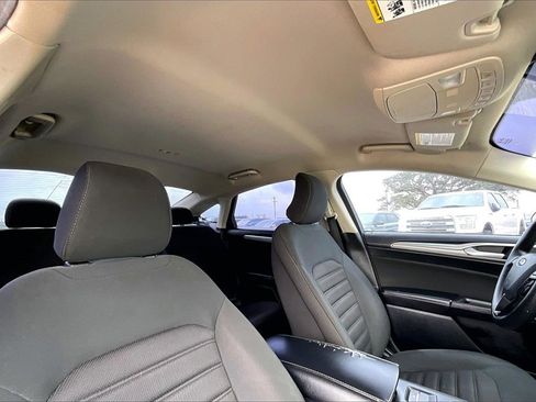Used 2019 Ford Fusion SE image 28