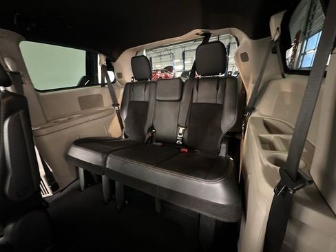 Used 2020 Dodge Grand Caravan SXT image 17
