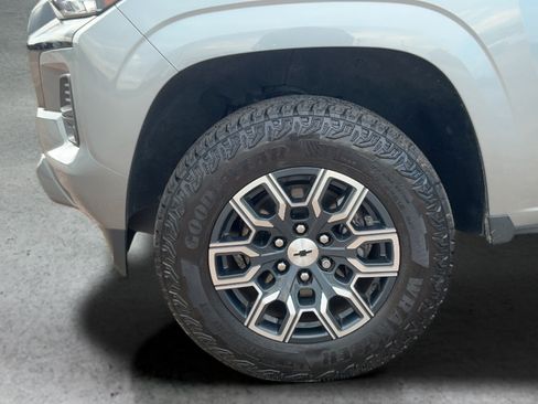 Used 2025 Chevrolet Colorado Z71 AWD/4WD image 26
