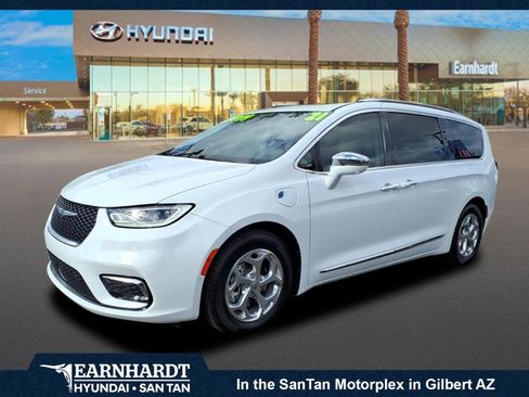 Used 2021 Chrysler Pacifica Limited w/ Uconnect Theater Family Group image 1