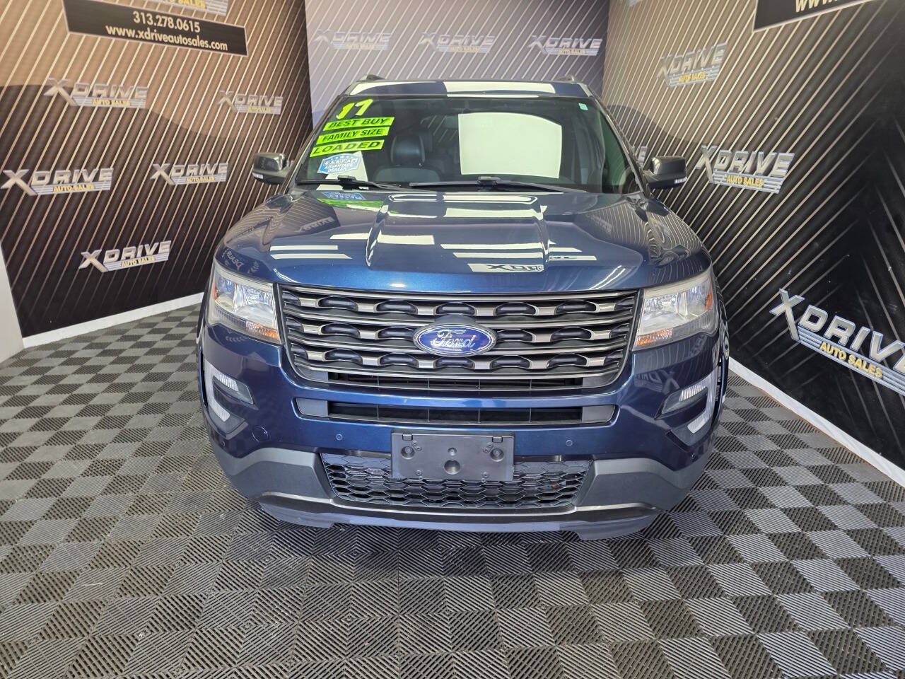 Used 2017 Ford Explorer XLT w/ Equipment Group 202A AWD/4WD image 4