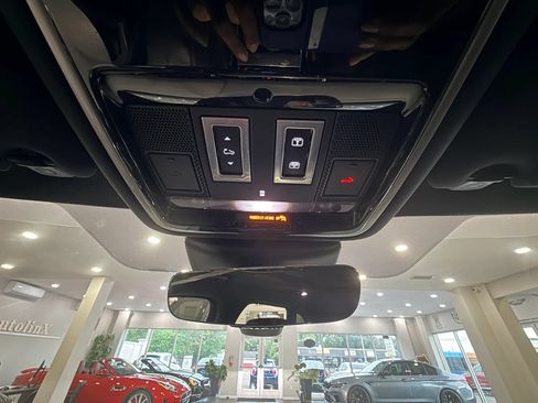 Used 2019 Land Rover Range Rover Velar R-Dynamic SE AWD/4WD image 29