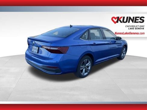 Used 2024 Volkswagen Jetta SE image 4