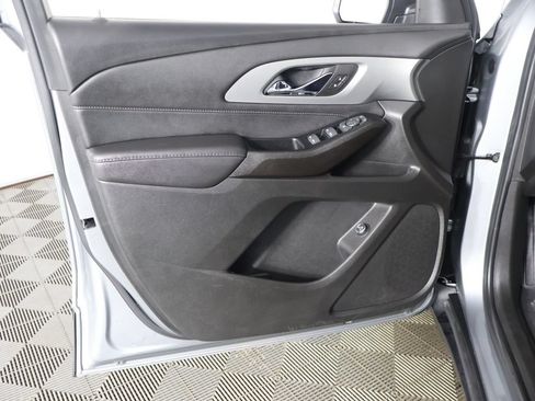 Used 2023 Chevrolet Traverse LT FWD image 22