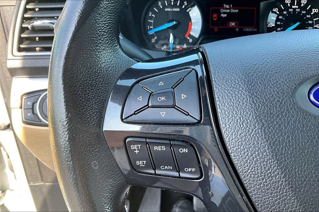 Used 2017 Ford Explorer XLT FWD image 18