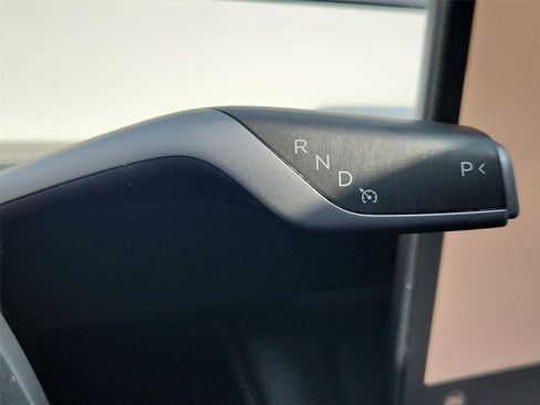 Used 2022 Tesla Model Y Long Range AWD/4WD image 16