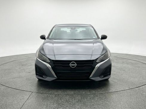 Used 2025 Nissan Altima 2.5 SV FWD image 2