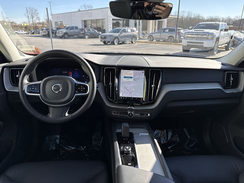 Used 2025 Volvo XC60 B5 Plus image 29