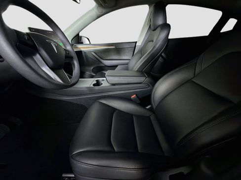 Used 2024 Tesla Model Y Long Range RWD image 13